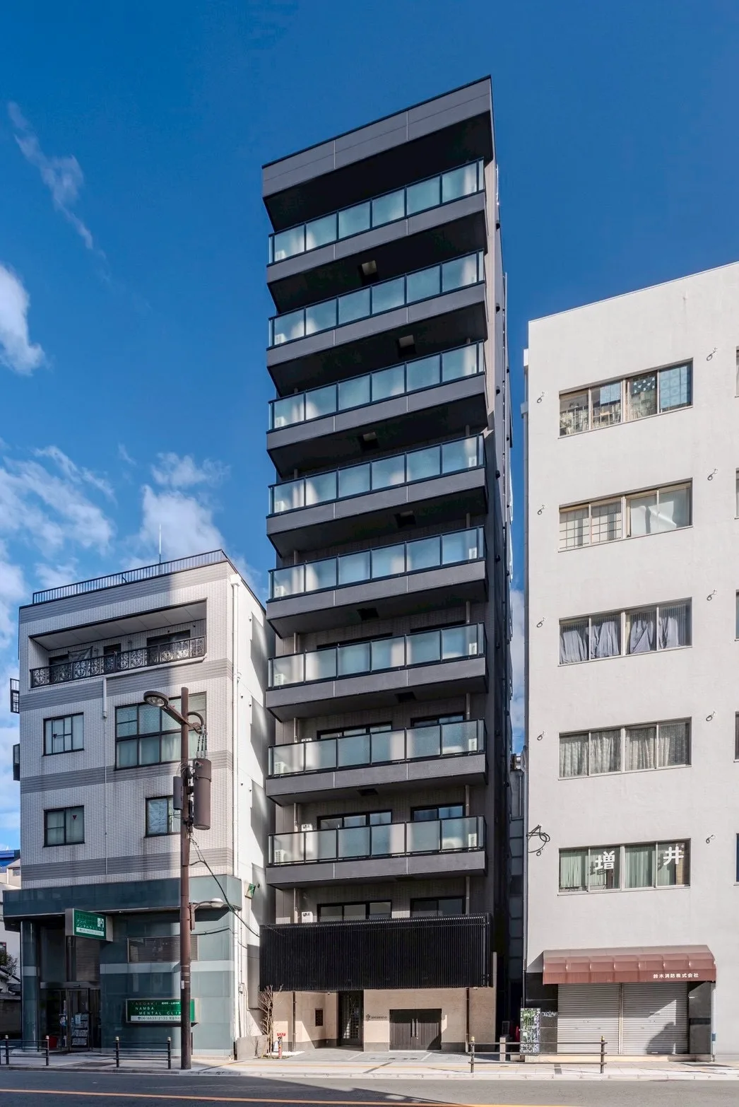 RETREAT N A7902が入る建物の外観
